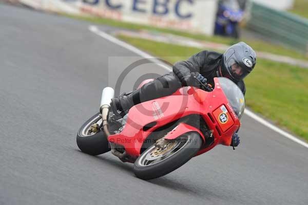 Mallory park Leicestershire;Mallory park photographs;Motorcycle action photographs;Trackday digital images;event digital images;eventdigitalimages;mallory park;no limits trackday;peter wileman photography;trackday;trackday photos