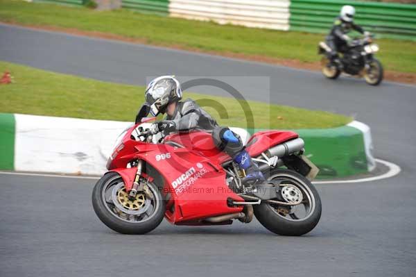 Mallory park Leicestershire;Mallory park photographs;Motorcycle action photographs;Trackday digital images;event digital images;eventdigitalimages;mallory park;no limits trackday;peter wileman photography;trackday;trackday photos