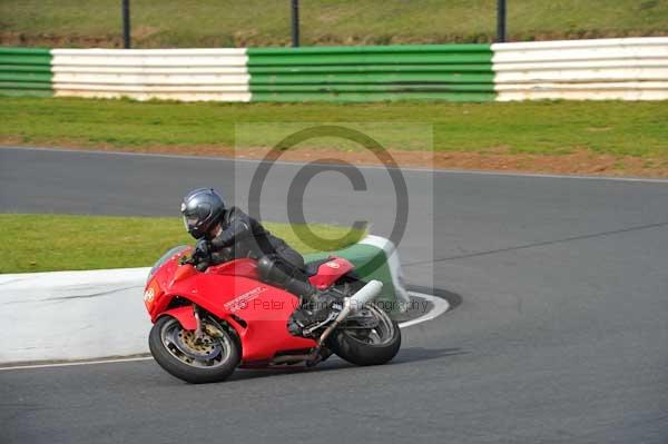 Mallory park Leicestershire;Mallory park photographs;Motorcycle action photographs;Trackday digital images;event digital images;eventdigitalimages;mallory park;no limits trackday;peter wileman photography;trackday;trackday photos