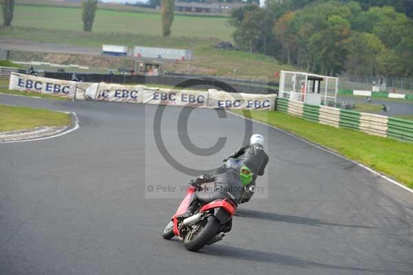 Mallory park Leicestershire;Mallory park photographs;Motorcycle action photographs;Trackday digital images;event digital images;eventdigitalimages;mallory park;no limits trackday;peter wileman photography;trackday;trackday photos