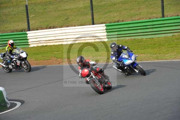 Mallory park Leicestershire;Mallory park photographs;Motorcycle action photographs;Trackday digital images;event digital images;eventdigitalimages;mallory park;no limits trackday;peter wileman photography;trackday;trackday photos