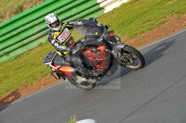 Mallory park Leicestershire;Mallory park photographs;Motorcycle action photographs;Trackday digital images;event digital images;eventdigitalimages;mallory park;no limits trackday;peter wileman photography;trackday;trackday photos