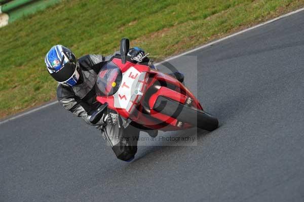 Mallory park Leicestershire;Mallory park photographs;Motorcycle action photographs;Trackday digital images;event digital images;eventdigitalimages;mallory park;no limits trackday;peter wileman photography;trackday;trackday photos