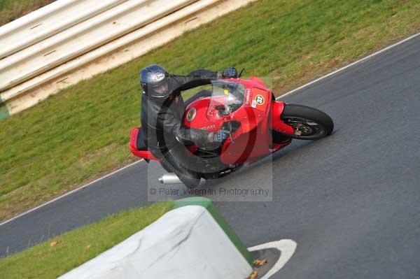 Mallory park Leicestershire;Mallory park photographs;Motorcycle action photographs;Trackday digital images;event digital images;eventdigitalimages;mallory park;no limits trackday;peter wileman photography;trackday;trackday photos