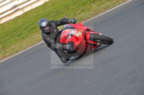 Mallory park Leicestershire;Mallory park photographs;Motorcycle action photographs;Trackday digital images;event digital images;eventdigitalimages;mallory park;no limits trackday;peter wileman photography;trackday;trackday photos