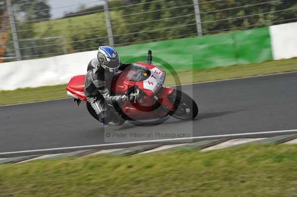 Mallory park Leicestershire;Mallory park photographs;Motorcycle action photographs;Trackday digital images;event digital images;eventdigitalimages;mallory park;no limits trackday;peter wileman photography;trackday;trackday photos