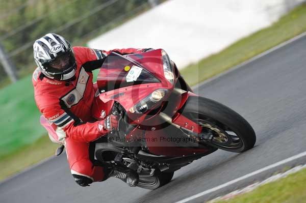 Mallory park Leicestershire;Mallory park photographs;Motorcycle action photographs;Trackday digital images;event digital images;eventdigitalimages;mallory park;no limits trackday;peter wileman photography;trackday;trackday photos