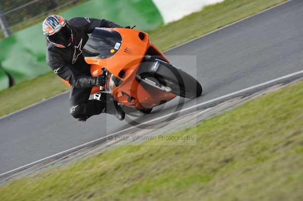 Mallory park Leicestershire;Mallory park photographs;Motorcycle action photographs;Trackday digital images;event digital images;eventdigitalimages;mallory park;no limits trackday;peter wileman photography;trackday;trackday photos