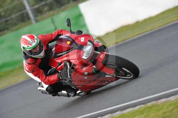 Mallory park Leicestershire;Mallory park photographs;Motorcycle action photographs;Trackday digital images;event digital images;eventdigitalimages;mallory park;no limits trackday;peter wileman photography;trackday;trackday photos