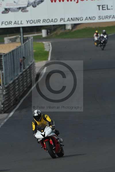 Mallory park Leicestershire;Mallory park photographs;Motorcycle action photographs;Trackday digital images;event digital images;eventdigitalimages;mallory park;no limits trackday;peter wileman photography;trackday;trackday photos