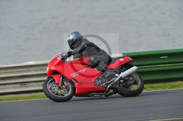 Mallory park Leicestershire;Mallory park photographs;Motorcycle action photographs;Trackday digital images;event digital images;eventdigitalimages;mallory park;no limits trackday;peter wileman photography;trackday;trackday photos