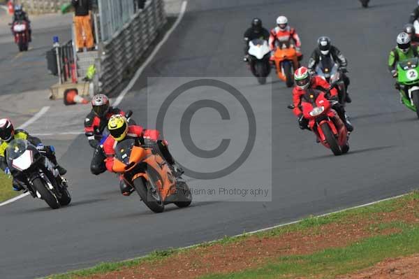 Mallory park Leicestershire;Mallory park photographs;Motorcycle action photographs;Trackday digital images;event digital images;eventdigitalimages;mallory park;no limits trackday;peter wileman photography;trackday;trackday photos