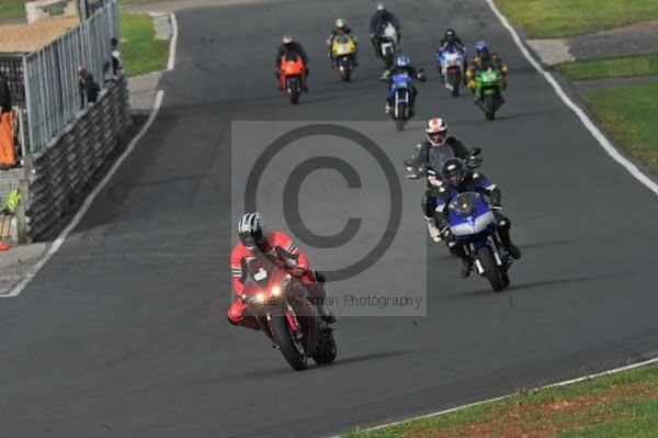 Mallory park Leicestershire;Mallory park photographs;Motorcycle action photographs;Trackday digital images;event digital images;eventdigitalimages;mallory park;no limits trackday;peter wileman photography;trackday;trackday photos