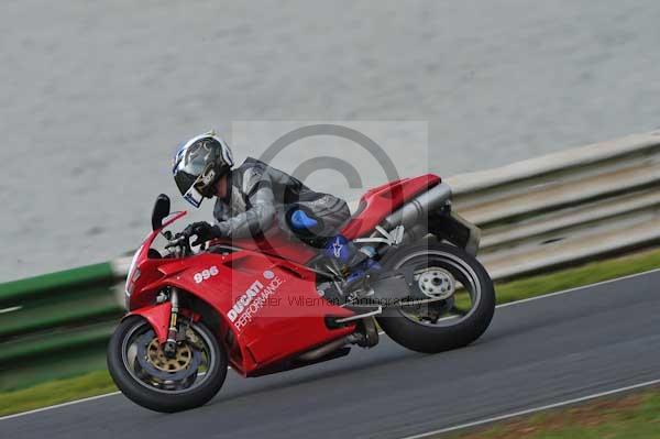 Mallory park Leicestershire;Mallory park photographs;Motorcycle action photographs;Trackday digital images;event digital images;eventdigitalimages;mallory park;no limits trackday;peter wileman photography;trackday;trackday photos