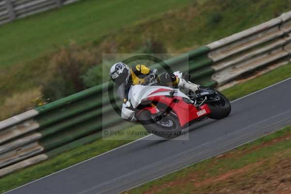 Mallory park Leicestershire;Mallory park photographs;Motorcycle action photographs;Trackday digital images;event digital images;eventdigitalimages;mallory park;no limits trackday;peter wileman photography;trackday;trackday photos