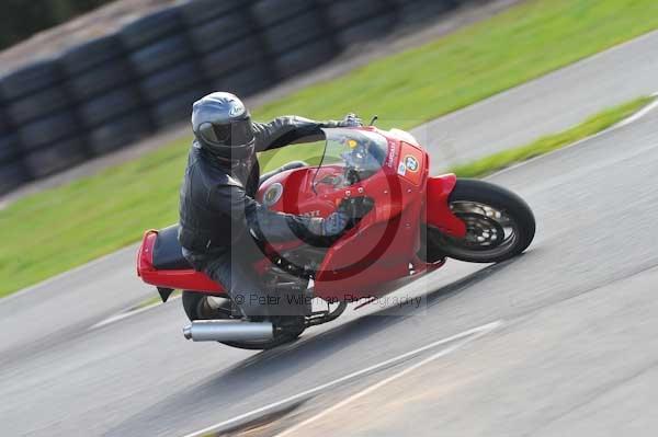 Mallory park Leicestershire;Mallory park photographs;Motorcycle action photographs;Trackday digital images;event digital images;eventdigitalimages;mallory park;no limits trackday;peter wileman photography;trackday;trackday photos