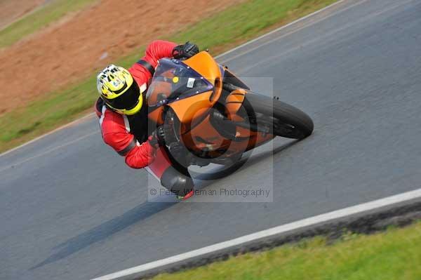 Mallory park Leicestershire;Mallory park photographs;Motorcycle action photographs;Trackday digital images;event digital images;eventdigitalimages;mallory park;no limits trackday;peter wileman photography;trackday;trackday photos