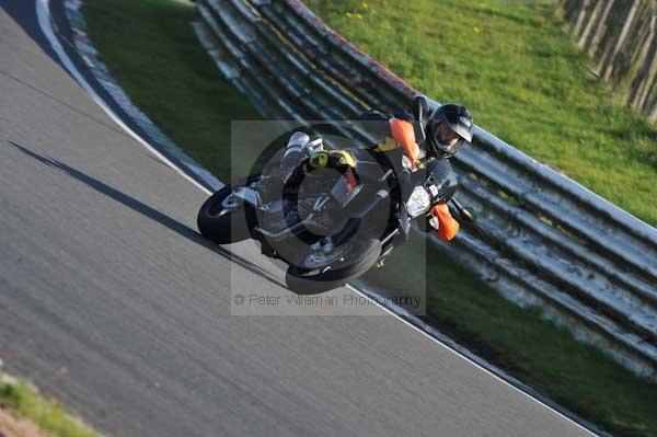 Mallory park Leicestershire;Mallory park photographs;Motorcycle action photographs;event digital images;eventdigitalimages;mallory park;no limits trackday;peter wileman photography;trackday;trackday digital images;trackday photos