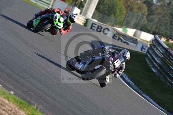 Mallory park Leicestershire;Mallory park photographs;Motorcycle action photographs;event digital images;eventdigitalimages;mallory park;no limits trackday;peter wileman photography;trackday;trackday digital images;trackday photos