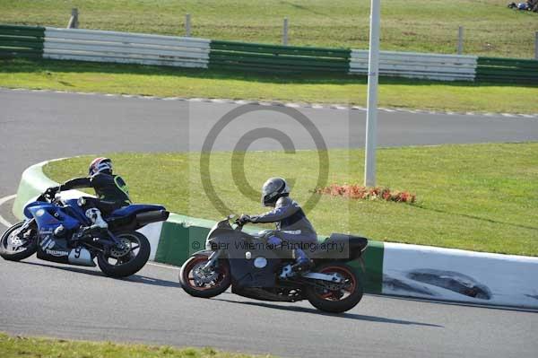 Mallory park Leicestershire;Mallory park photographs;Motorcycle action photographs;event digital images;eventdigitalimages;mallory park;no limits trackday;peter wileman photography;trackday;trackday digital images;trackday photos