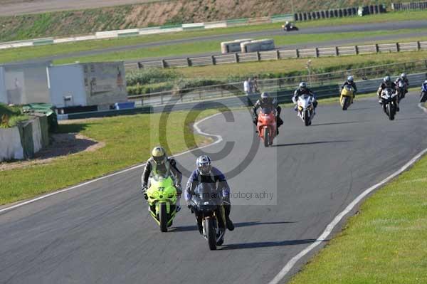 Mallory park Leicestershire;Mallory park photographs;Motorcycle action photographs;event digital images;eventdigitalimages;mallory park;no limits trackday;peter wileman photography;trackday;trackday digital images;trackday photos