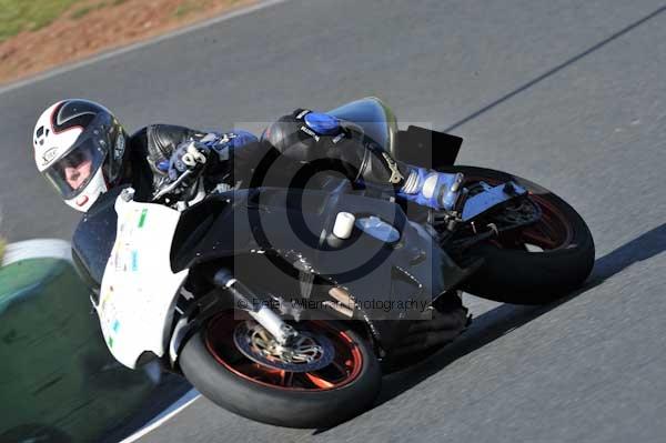 Mallory park Leicestershire;Mallory park photographs;Motorcycle action photographs;event digital images;eventdigitalimages;mallory park;no limits trackday;peter wileman photography;trackday;trackday digital images;trackday photos