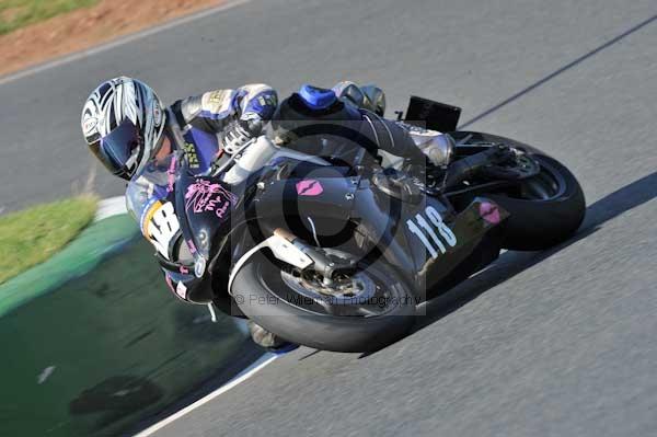 Mallory park Leicestershire;Mallory park photographs;Motorcycle action photographs;event digital images;eventdigitalimages;mallory park;no limits trackday;peter wileman photography;trackday;trackday digital images;trackday photos