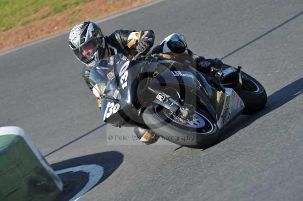 Mallory park Leicestershire;Mallory park photographs;Motorcycle action photographs;event digital images;eventdigitalimages;mallory park;no limits trackday;peter wileman photography;trackday;trackday digital images;trackday photos