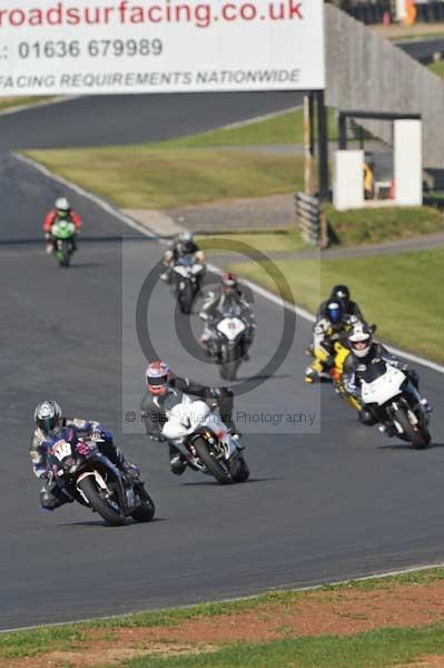 Mallory park Leicestershire;Mallory park photographs;Motorcycle action photographs;event digital images;eventdigitalimages;mallory park;no limits trackday;peter wileman photography;trackday;trackday digital images;trackday photos