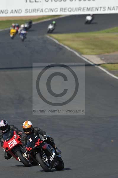 Mallory park Leicestershire;Mallory park photographs;Motorcycle action photographs;event digital images;eventdigitalimages;mallory park;no limits trackday;peter wileman photography;trackday;trackday digital images;trackday photos