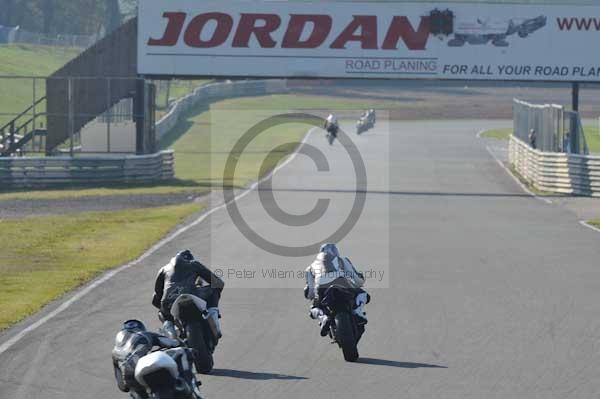 Mallory park Leicestershire;Mallory park photographs;Motorcycle action photographs;event digital images;eventdigitalimages;mallory park;no limits trackday;peter wileman photography;trackday;trackday digital images;trackday photos