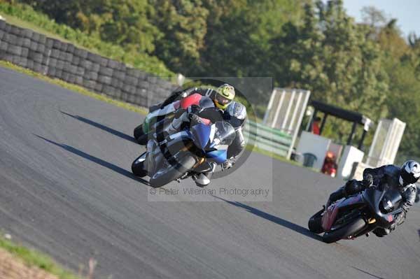 Mallory park Leicestershire;Mallory park photographs;Motorcycle action photographs;event digital images;eventdigitalimages;mallory park;no limits trackday;peter wileman photography;trackday;trackday digital images;trackday photos