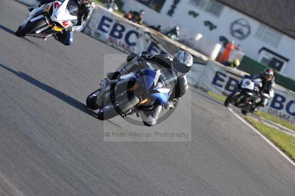 Mallory park Leicestershire;Mallory park photographs;Motorcycle action photographs;event digital images;eventdigitalimages;mallory park;no limits trackday;peter wileman photography;trackday;trackday digital images;trackday photos