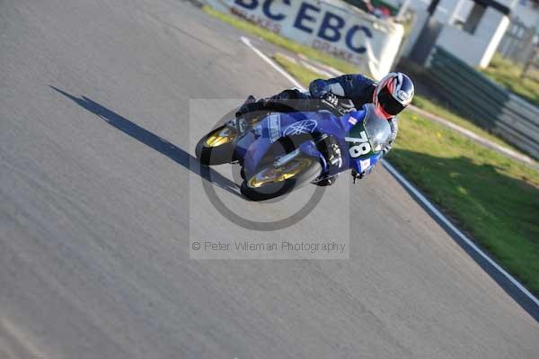 Mallory park Leicestershire;Mallory park photographs;Motorcycle action photographs;event digital images;eventdigitalimages;mallory park;no limits trackday;peter wileman photography;trackday;trackday digital images;trackday photos