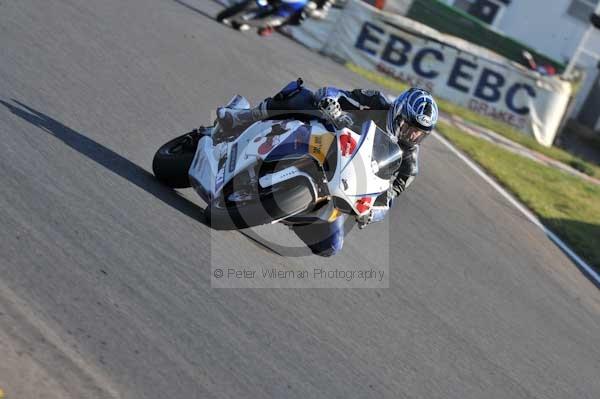 Mallory park Leicestershire;Mallory park photographs;Motorcycle action photographs;event digital images;eventdigitalimages;mallory park;no limits trackday;peter wileman photography;trackday;trackday digital images;trackday photos