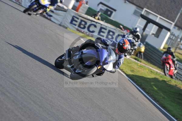 Mallory park Leicestershire;Mallory park photographs;Motorcycle action photographs;event digital images;eventdigitalimages;mallory park;no limits trackday;peter wileman photography;trackday;trackday digital images;trackday photos