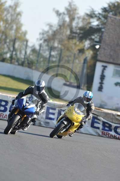 Mallory park Leicestershire;Mallory park photographs;Motorcycle action photographs;event digital images;eventdigitalimages;mallory park;no limits trackday;peter wileman photography;trackday;trackday digital images;trackday photos