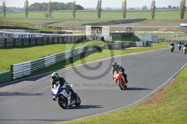 Mallory park Leicestershire;Mallory park photographs;Motorcycle action photographs;event digital images;eventdigitalimages;mallory park;no limits trackday;peter wileman photography;trackday;trackday digital images;trackday photos