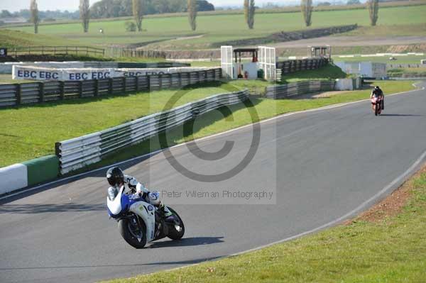 Mallory park Leicestershire;Mallory park photographs;Motorcycle action photographs;event digital images;eventdigitalimages;mallory park;no limits trackday;peter wileman photography;trackday;trackday digital images;trackday photos