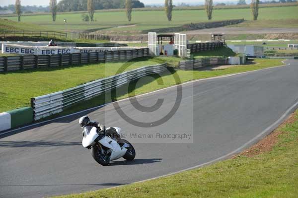 Mallory park Leicestershire;Mallory park photographs;Motorcycle action photographs;event digital images;eventdigitalimages;mallory park;no limits trackday;peter wileman photography;trackday;trackday digital images;trackday photos