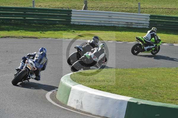 Mallory park Leicestershire;Mallory park photographs;Motorcycle action photographs;event digital images;eventdigitalimages;mallory park;no limits trackday;peter wileman photography;trackday;trackday digital images;trackday photos