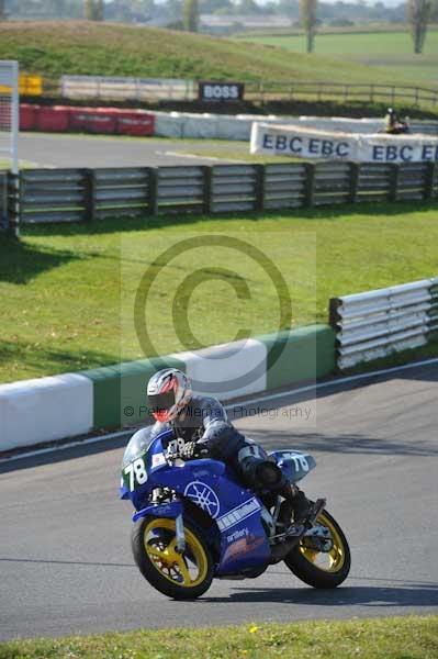 Mallory park Leicestershire;Mallory park photographs;Motorcycle action photographs;event digital images;eventdigitalimages;mallory park;no limits trackday;peter wileman photography;trackday;trackday digital images;trackday photos