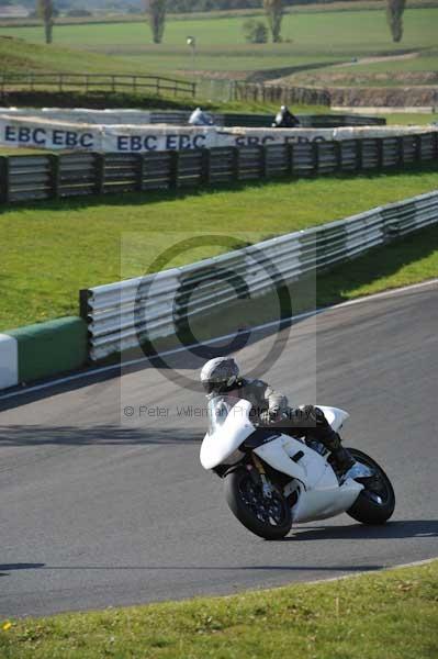 Mallory park Leicestershire;Mallory park photographs;Motorcycle action photographs;event digital images;eventdigitalimages;mallory park;no limits trackday;peter wileman photography;trackday;trackday digital images;trackday photos