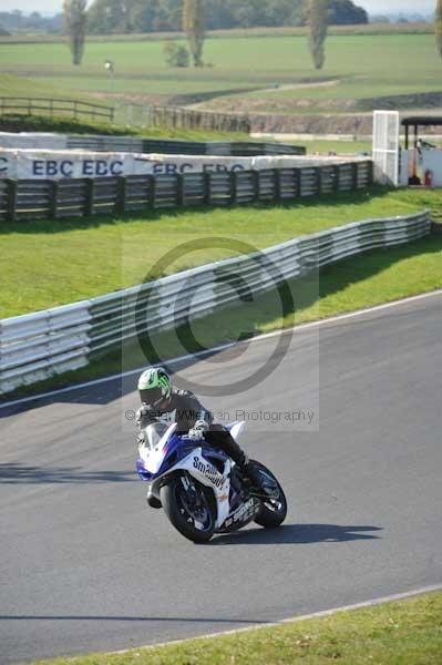 Mallory park Leicestershire;Mallory park photographs;Motorcycle action photographs;event digital images;eventdigitalimages;mallory park;no limits trackday;peter wileman photography;trackday;trackday digital images;trackday photos