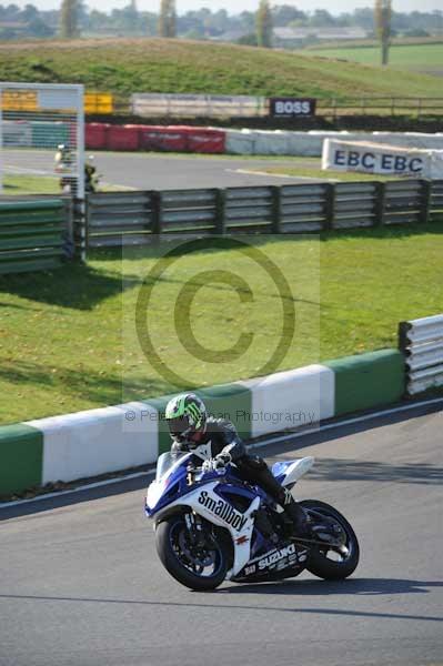 Mallory park Leicestershire;Mallory park photographs;Motorcycle action photographs;event digital images;eventdigitalimages;mallory park;no limits trackday;peter wileman photography;trackday;trackday digital images;trackday photos