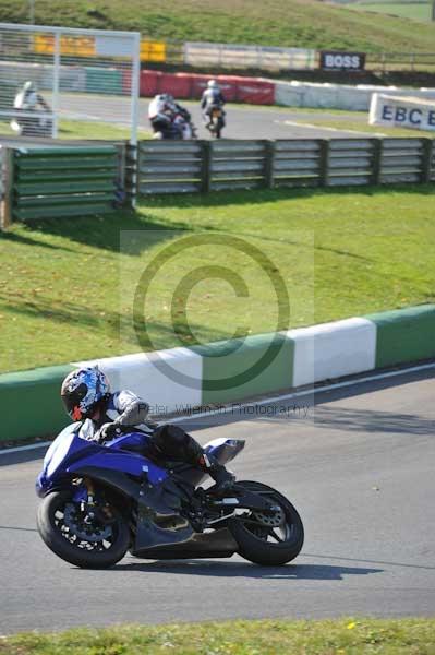 Mallory park Leicestershire;Mallory park photographs;Motorcycle action photographs;event digital images;eventdigitalimages;mallory park;no limits trackday;peter wileman photography;trackday;trackday digital images;trackday photos