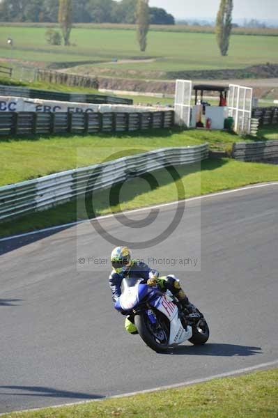 Mallory park Leicestershire;Mallory park photographs;Motorcycle action photographs;event digital images;eventdigitalimages;mallory park;no limits trackday;peter wileman photography;trackday;trackday digital images;trackday photos