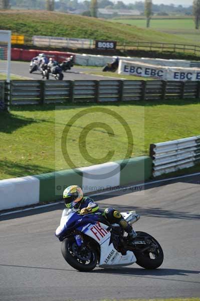 Mallory park Leicestershire;Mallory park photographs;Motorcycle action photographs;event digital images;eventdigitalimages;mallory park;no limits trackday;peter wileman photography;trackday;trackday digital images;trackday photos