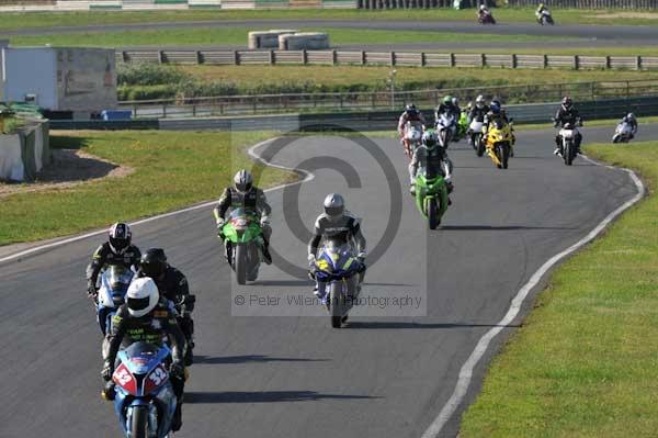 Mallory park Leicestershire;Mallory park photographs;Motorcycle action photographs;event digital images;eventdigitalimages;mallory park;no limits trackday;peter wileman photography;trackday;trackday digital images;trackday photos