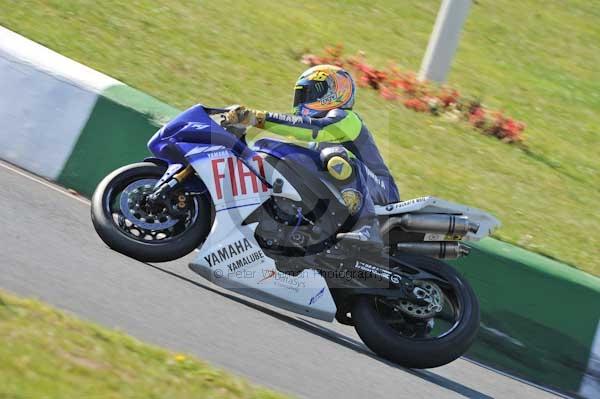 Mallory park Leicestershire;Mallory park photographs;Motorcycle action photographs;event digital images;eventdigitalimages;mallory park;no limits trackday;peter wileman photography;trackday;trackday digital images;trackday photos